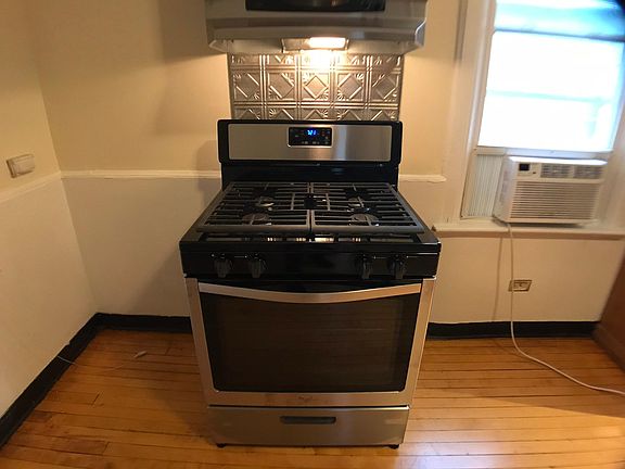 4th image of 2437 N Rockwell St #2