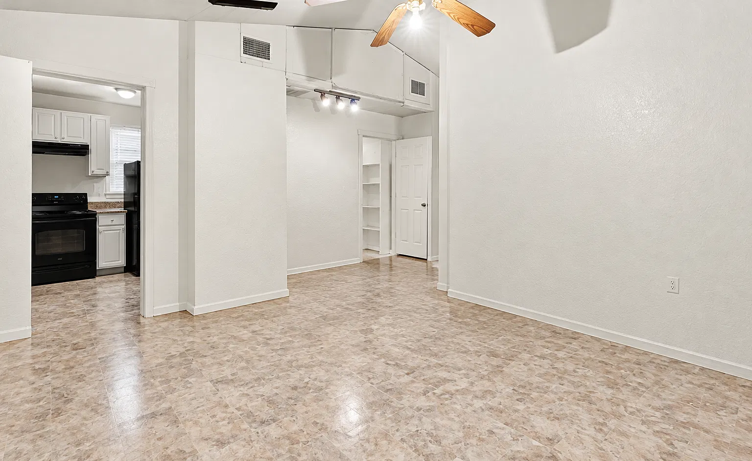 184 Oak Terrace - 1 — Photo 2