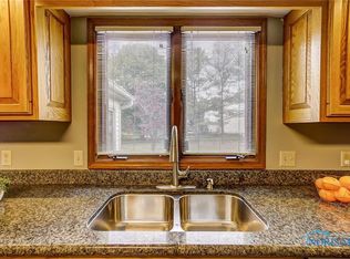 4914 Parklands Dr, Sylvania, OH 43560