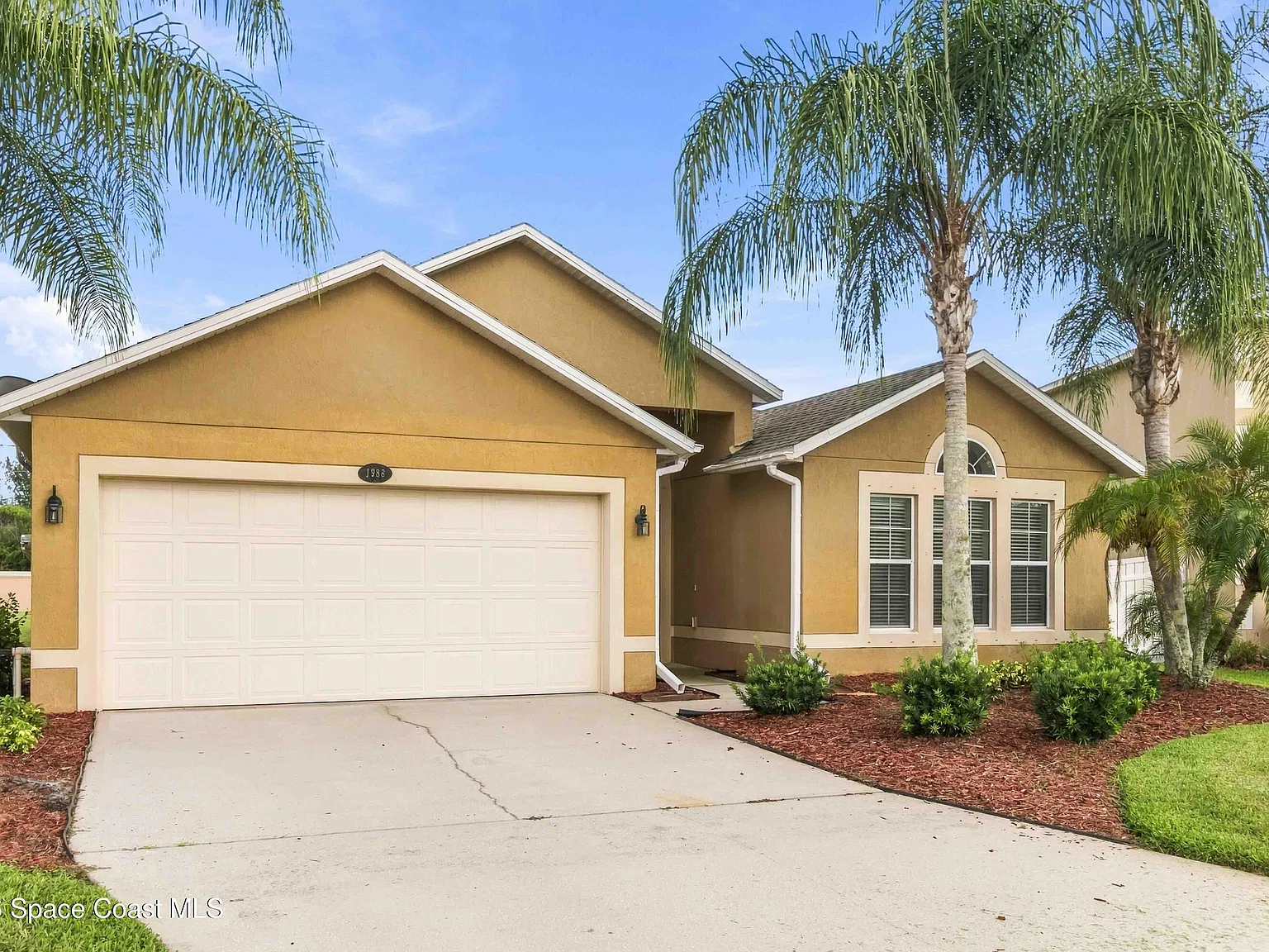 3 bed, 2.0 bath, 1875 sqft, $2,100 — Photo 3