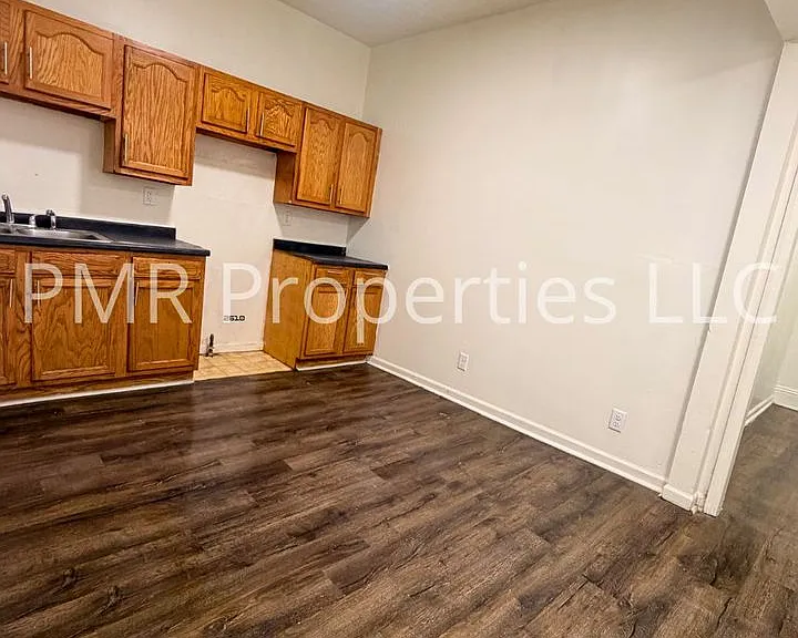 824 1st Ave — Photo 2