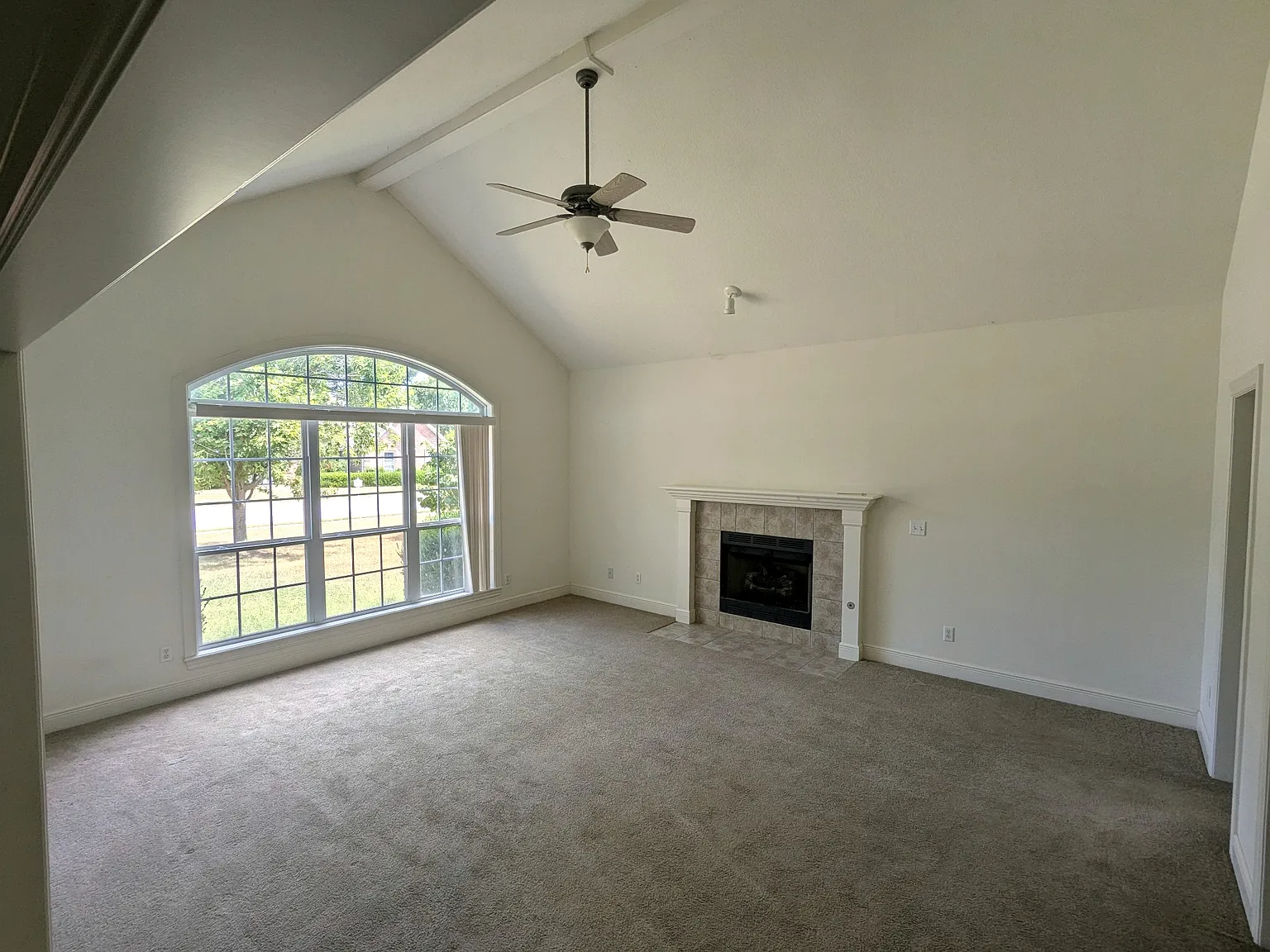 4 bed, 2020 sqft, $2,495 — Photo 3