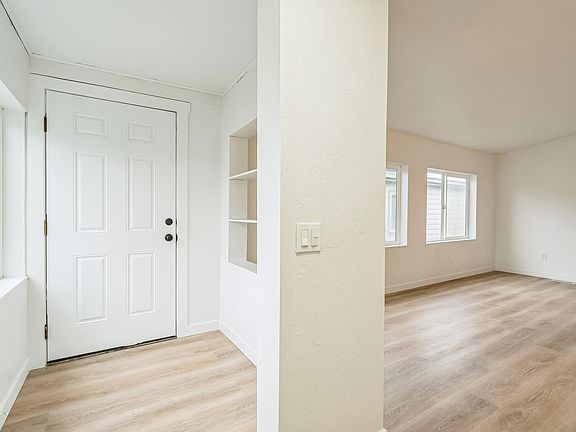 5th image of 5703 NE Windmill Dr