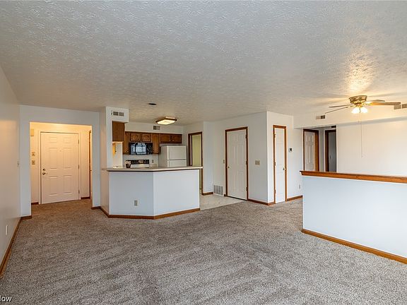 3rd image of 5619 Gateway Ln #110