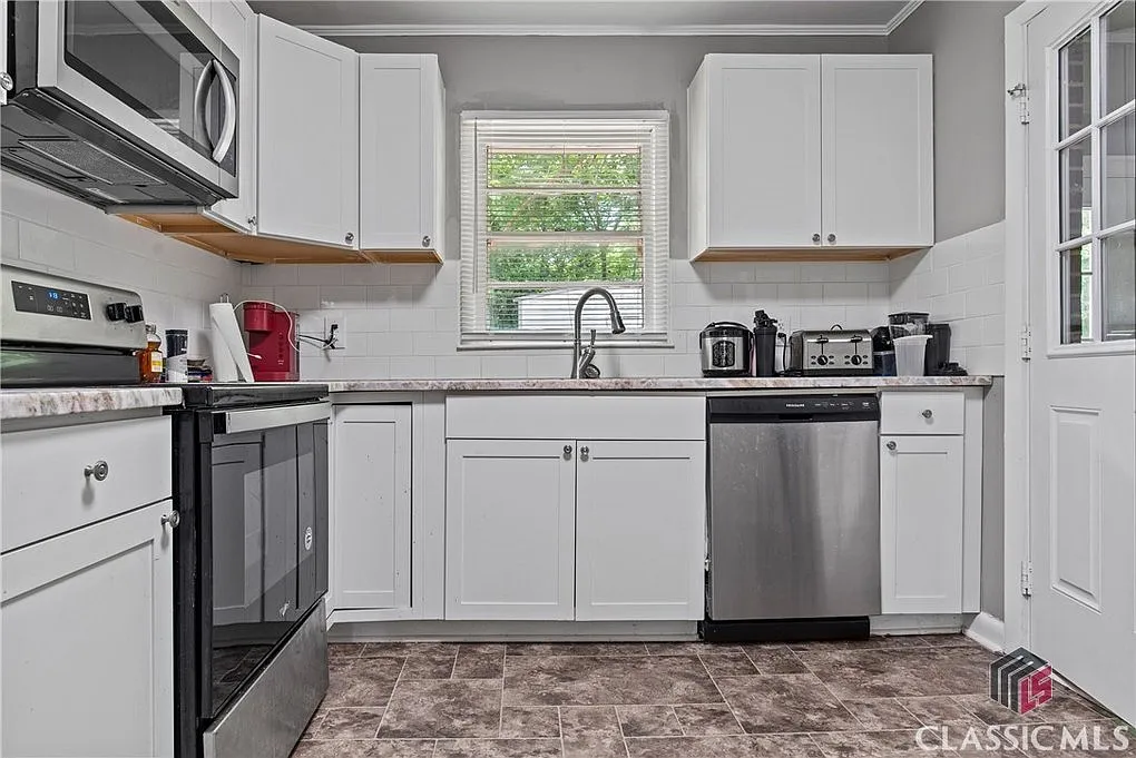 4 bed, 2000 sqft, $2,600 — Photo 3