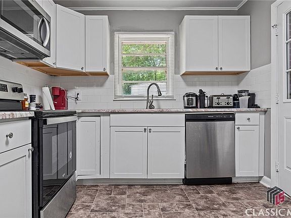 3rd image of 135 Hillside St
