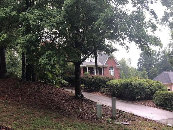 3rd image of 175 Lang Dr