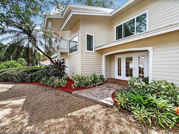 2nd image of 15 HERITAGE Way