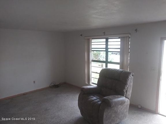 3rd image of 711 Japonica Dr