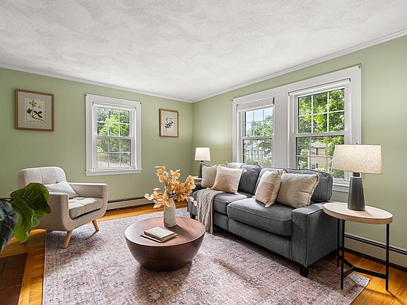 5th image of 77 Wright St