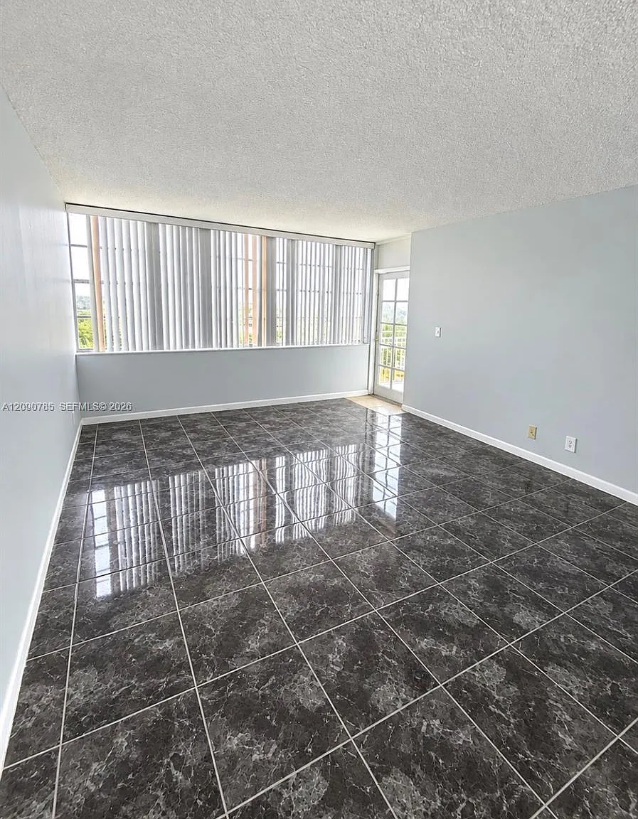 Crestview Towers Condo — Photo 2