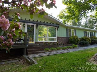 137 E Whisperwood Cir, Hendersonville, NC 28791