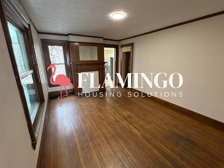 1422 E 3rd St — Photo 5