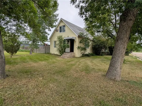 103 N Central Ave, Fairview, MT 59221