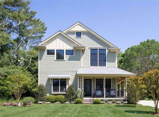 18 Pine St, Westhampton Beach, NY 11978