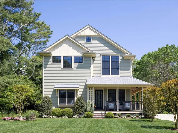 18 Pine Street, Westhampton Beach, NY 11978