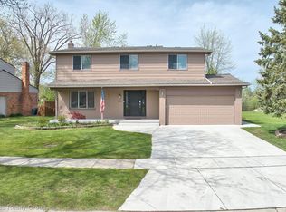 1901 Woodgate Dr, Troy, MI 48083
