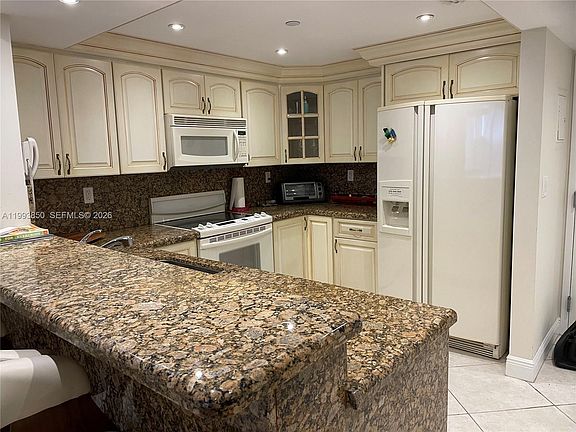 4th image of 2555 Collins Ave APT 704