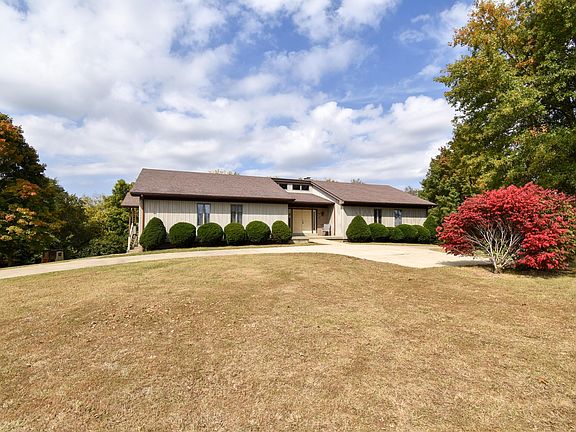 2nd image of 116 Old Pond Way