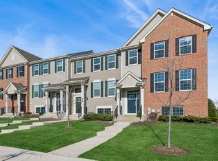 511 Cimmaron Cir, Crystal Lake, IL 60012