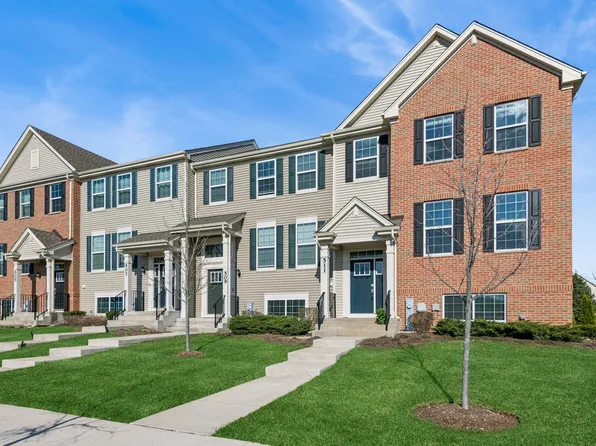 511 Cimmaron Cir, Crystal Lake, IL 60012