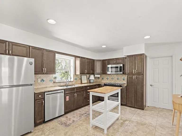 415 Hibiscus Trl — Photo 8