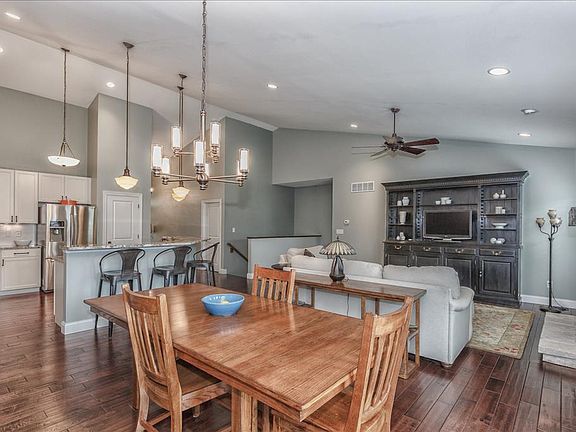4th image of 580 Trevi Ln