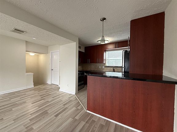 4th image of 513 W Main St #B