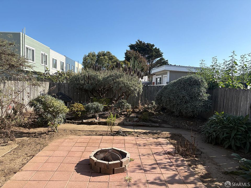 2nd image of 3621 Moraga St