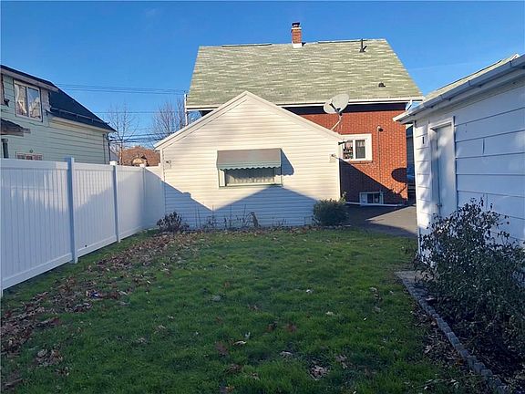 3rd image of 353 Lake Shore Dr E
