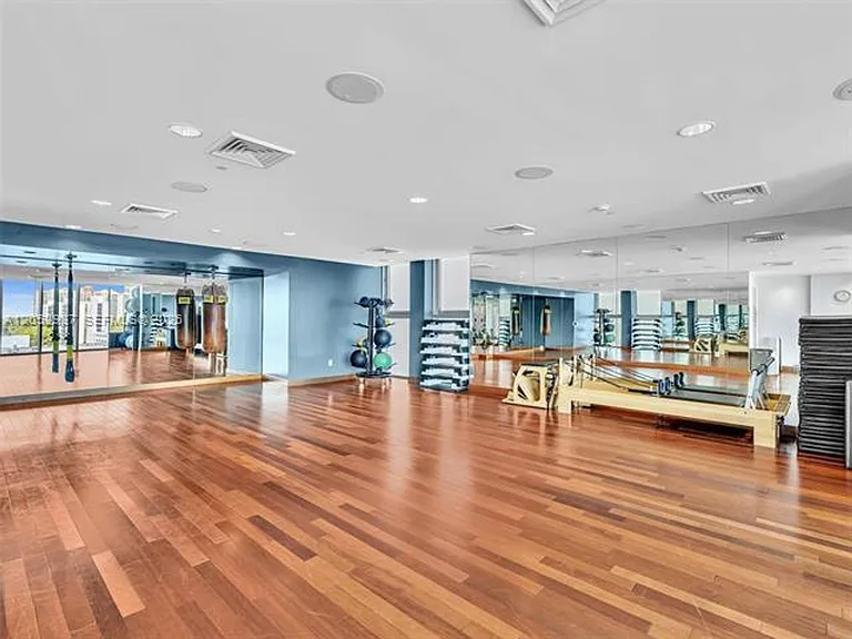 17001 Collins Ave #CU-2106 — Photo 42