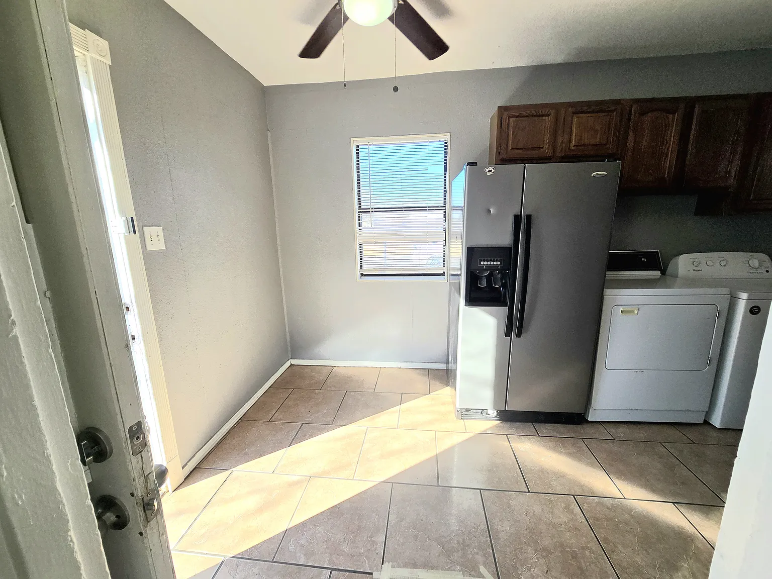 3 bed, 1010 sqft, $1,025 — Photo 3