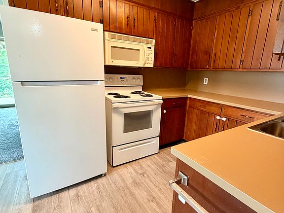 3rd image of 5359 Anthony Hwy #1
