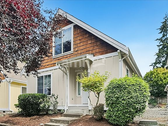 2nd image of 2709 9th St SE