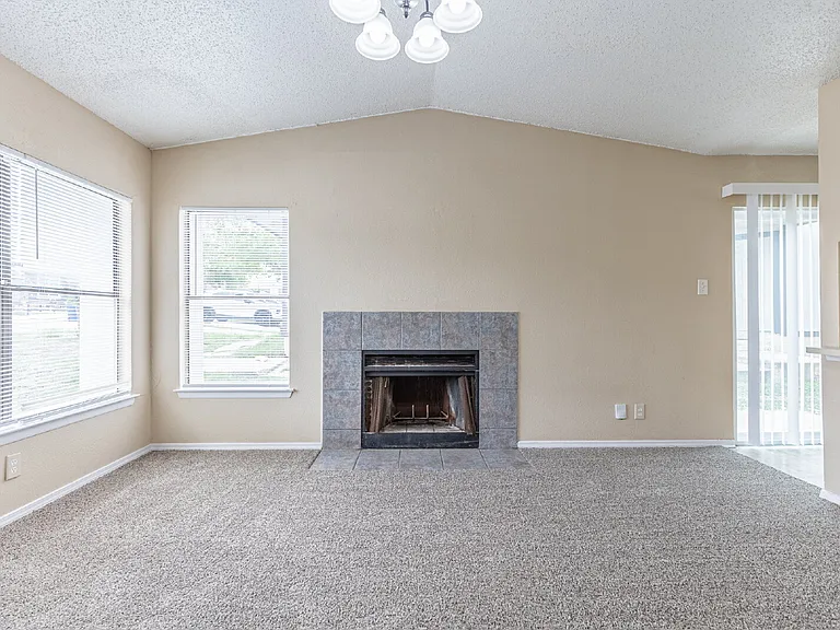 9643 Bratton Dr — Photo 7