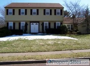 225 Creekwood Dr, Feasterville, PA 19053
