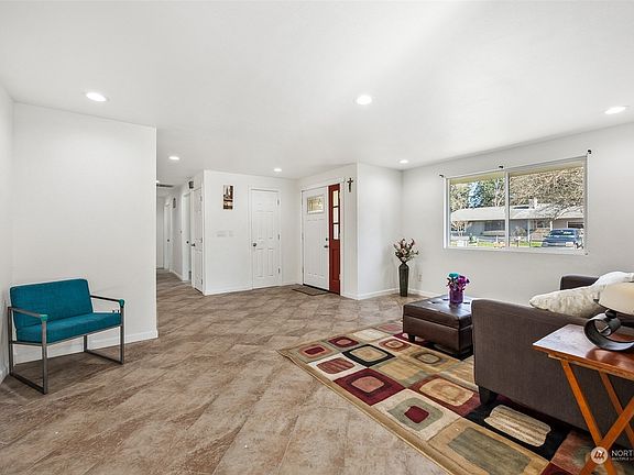3rd image of 16816 5th Avenue Ct E