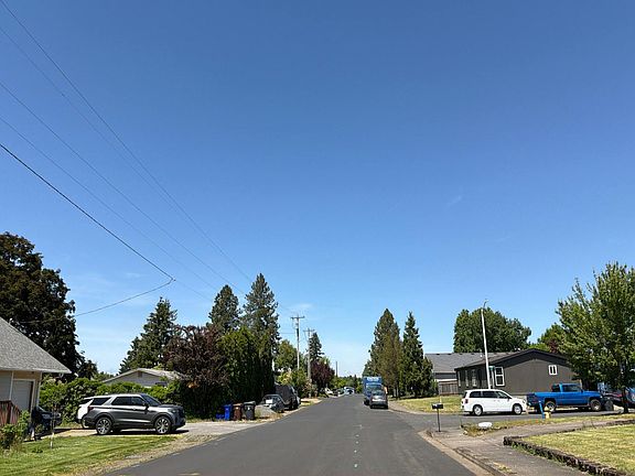 5th image of 506 Ridings Ave