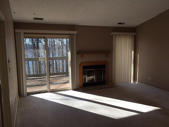 4th image of 1913 E Waters Edge Dr
