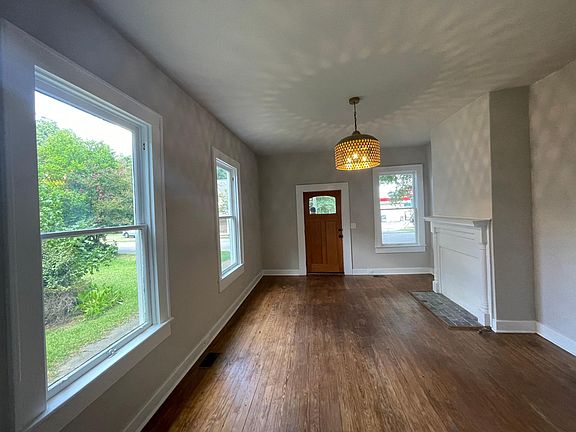 3rd image of 102 N Walnut St