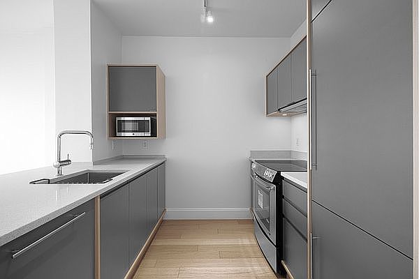 1st image of 10 City Pt APT 37R