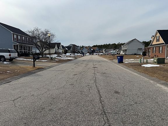 4th image of 121 Blue Water Dr