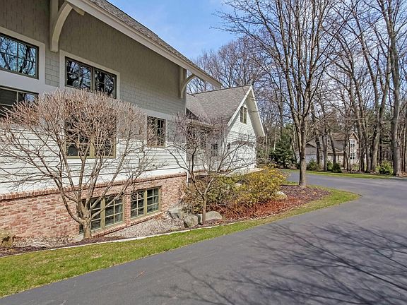 5th image of 1080 Balsam Hill Ave SE