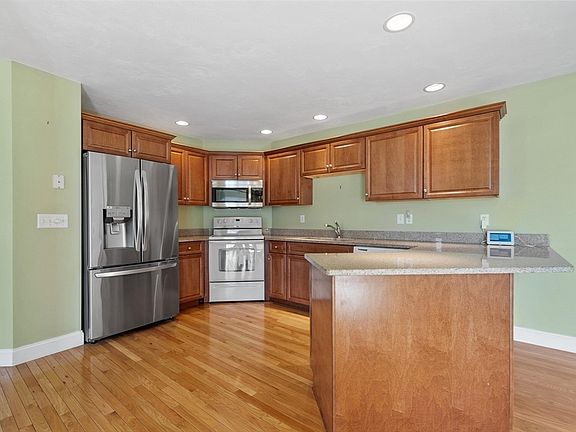 3rd image of 20 Victoria Dr #20