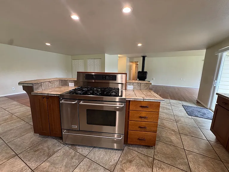 15928 N Umpqua Hwy — Photo 15