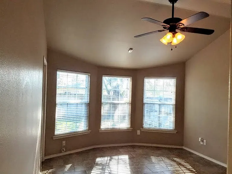 124 Pecan Harbor St — Photo 6