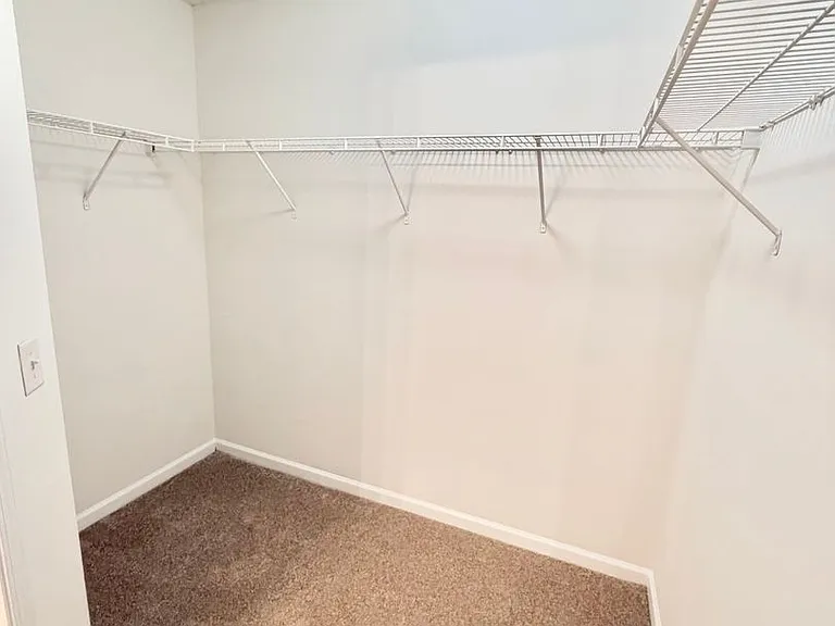 Lakeview Apartments — Photo 15
