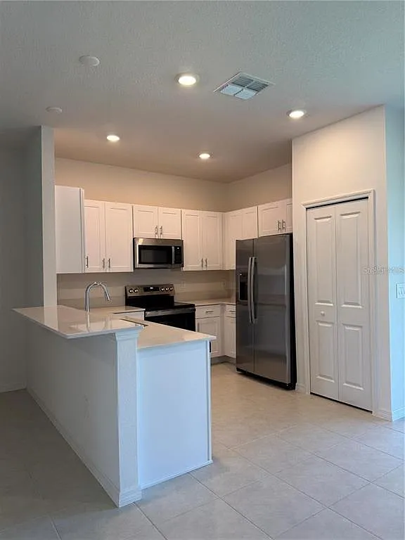3 bed, 2.5 bath, 1666 sqft, $2,150 — Photo 3