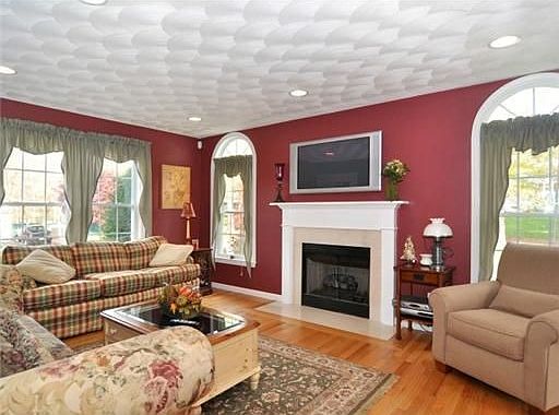 3rd image of 14 Nicole Dr