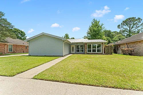 1124 Woodhue Dr Photo 1